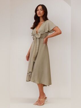 billy j champagne bridesmaid dress BILLY J BOUTIQUE | Not your average bridal party. Shop yellow bridesmaids dresses online now | #billyjboutique